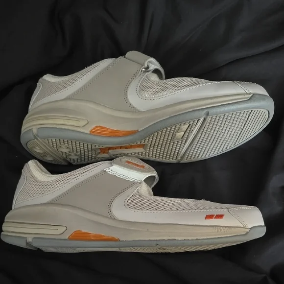 RYKA Gray Athletic Shoes with Textured Fabric - Picture 2 of 9